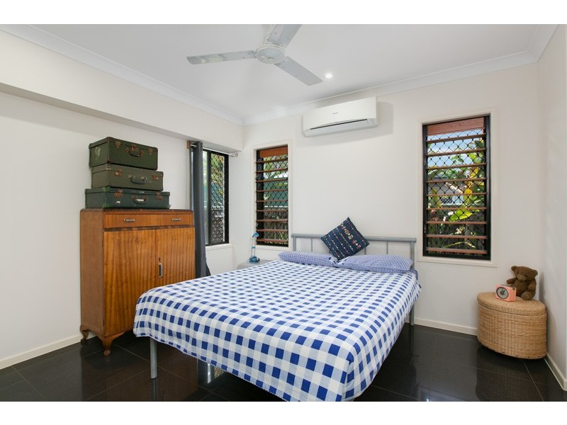 21 Poinsettia Street, Holloways Beach QLD 4878