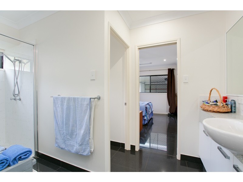 21 Poinsettia Street, Holloways Beach QLD 4878