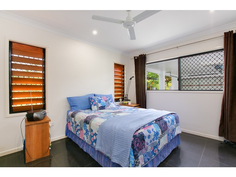 21 Poinsettia Street, Holloways Beach QLD 4878