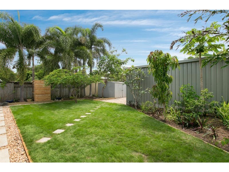 21 Poinsettia Street, Holloways Beach QLD 4878
