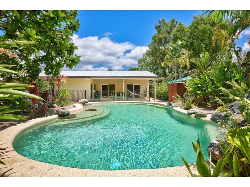 6 Volute Close, Trinity Beach QLD 4879