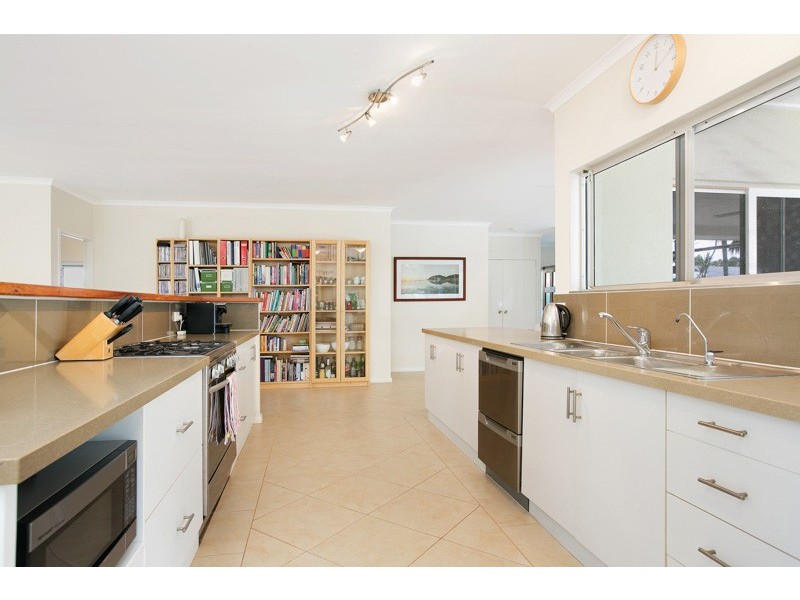 6 Volute Close, Trinity Beach QLD 4879