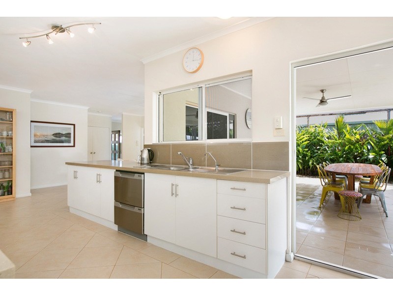 6 Volute Close, Trinity Beach QLD 4879