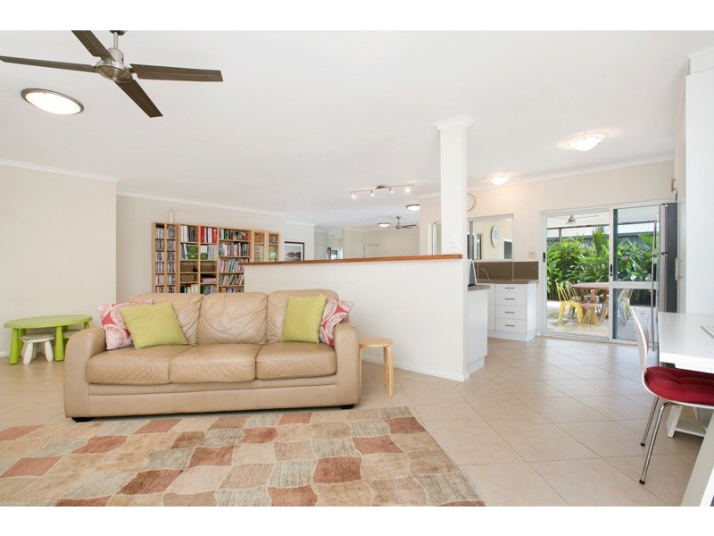 6 Volute Close, Trinity Beach QLD 4879