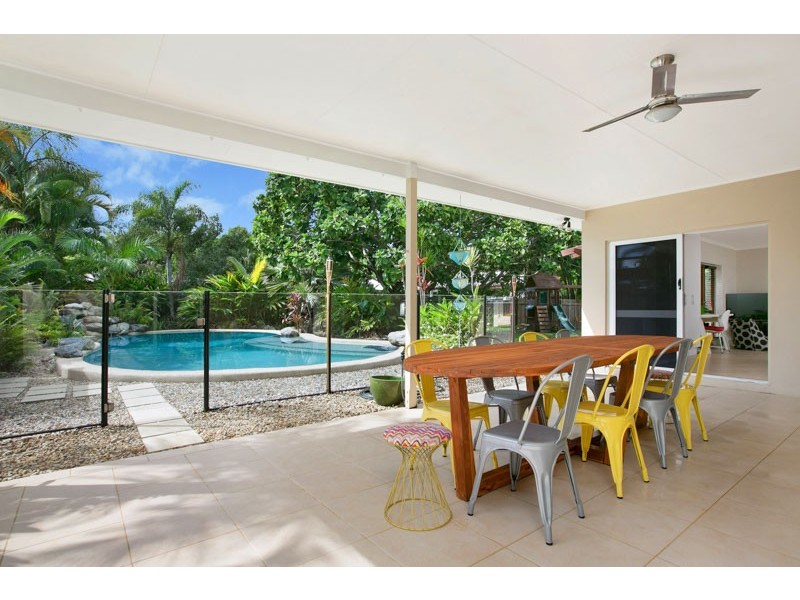 6 Volute Close, Trinity Beach QLD 4879