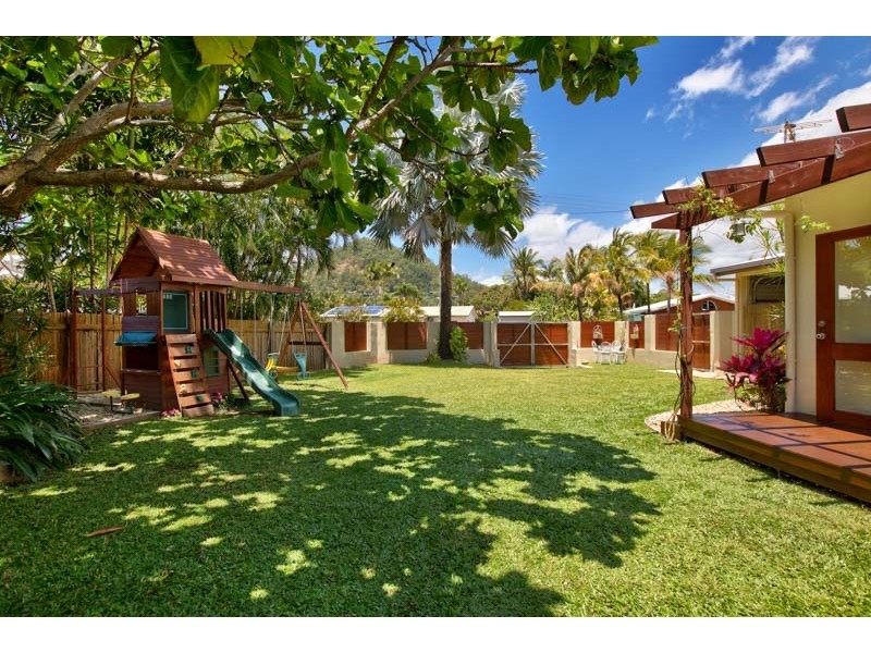 6 Volute Close, Trinity Beach QLD 4879