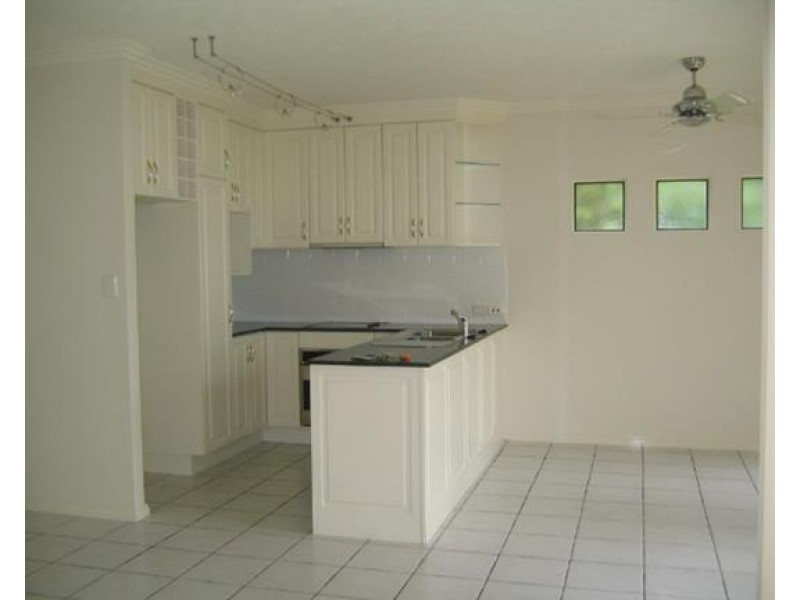 2/96 Moore Street, Trinity Beach QLD 4879