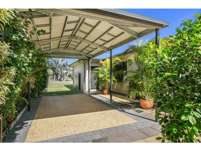 1 Vetiver Street, Trinity Park QLD 4879