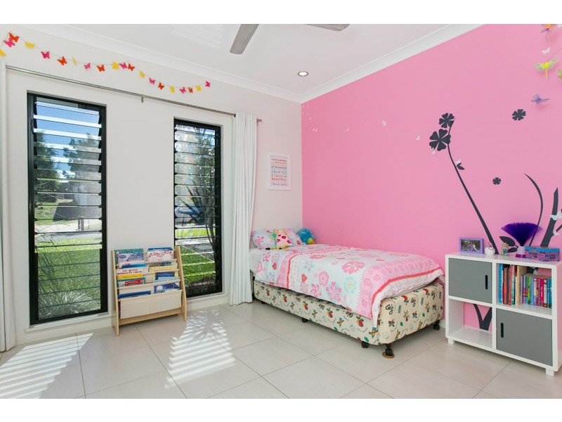 8 Barnacle Street, Trinity Beach QLD 4879