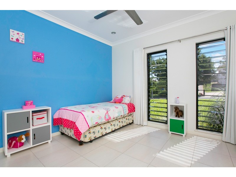 8 Barnacle Street, Trinity Beach QLD 4879