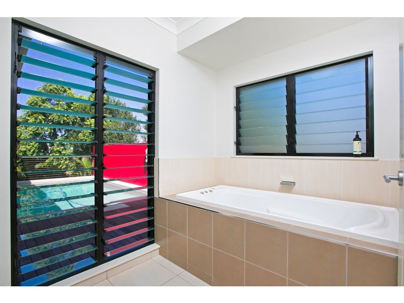 8 Barnacle Street, Trinity Beach QLD 4879