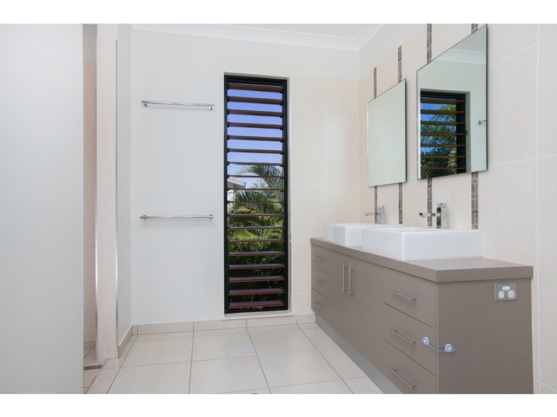 8 Barnacle Street, Trinity Beach QLD 4879