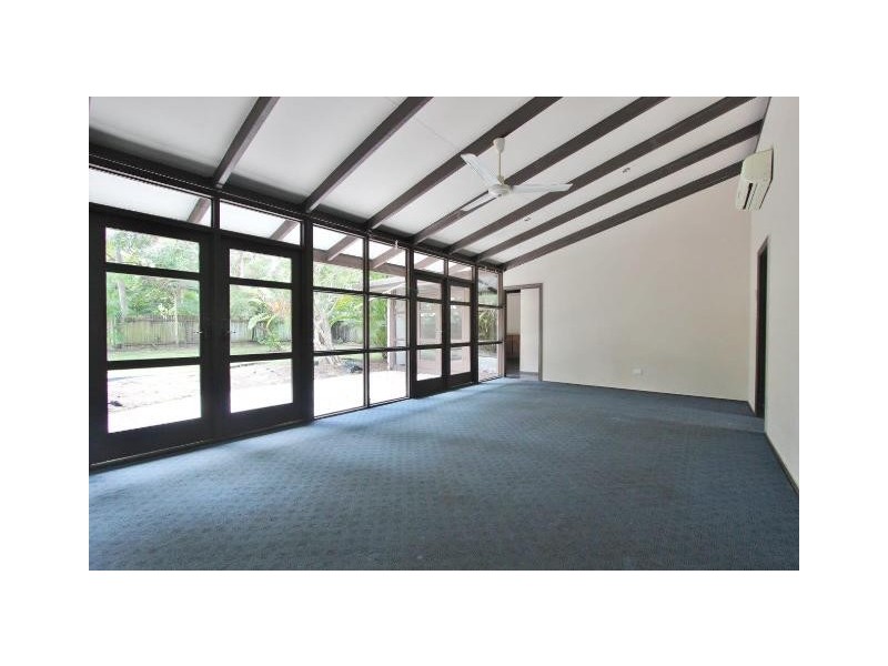 4 Hickory Street, Holloways Beach QLD 4878