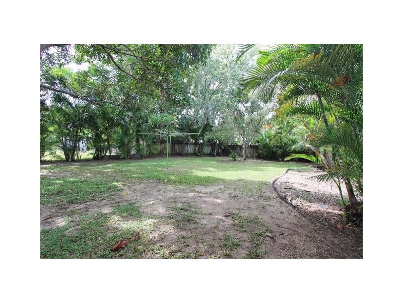 4 Hickory Street, Holloways Beach QLD 4878