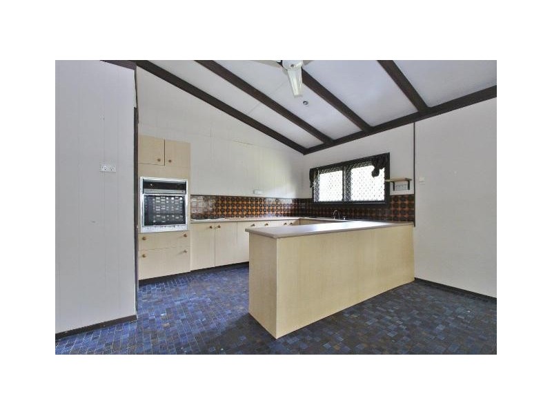 4 Hickory Street, Holloways Beach QLD 4878