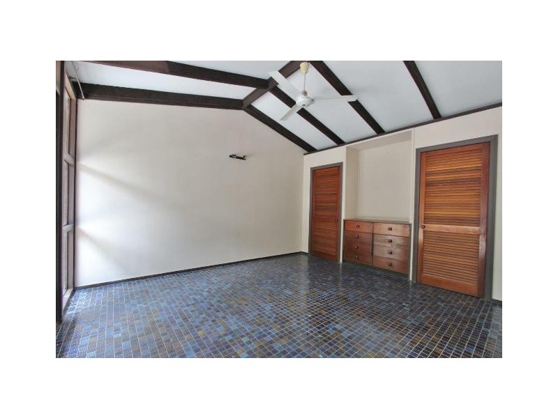 4 Hickory Street, Holloways Beach QLD 4878