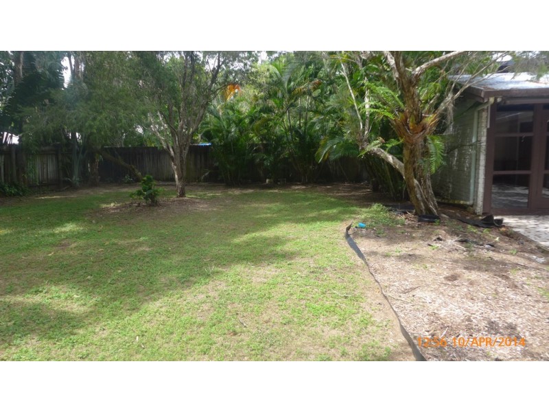 4 Hickory Street, Holloways Beach QLD 4878
