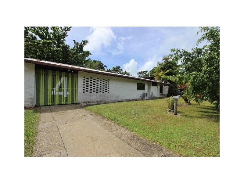 4 Hickory Street, Holloways Beach QLD 4878