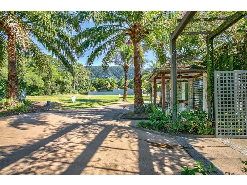 2-12 The Village Way, Palm Cove QLD 4879