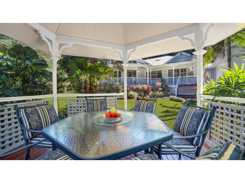 18-20 Woodridge Close, Redlynch QLD 4870