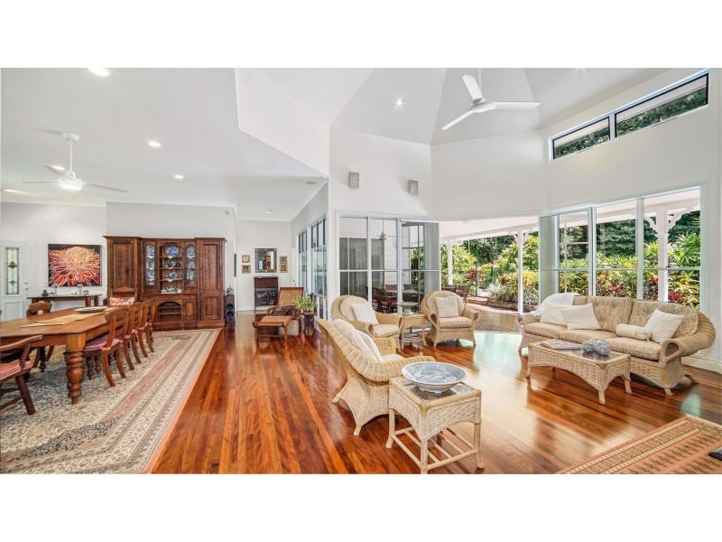 18-20 Woodridge Close, Redlynch QLD 4870