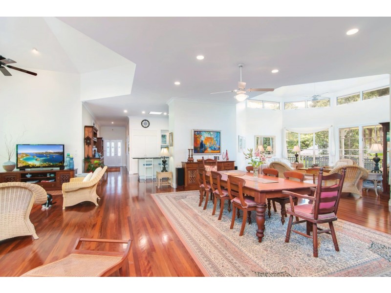 18-20 Woodridge Close, Redlynch QLD 4870