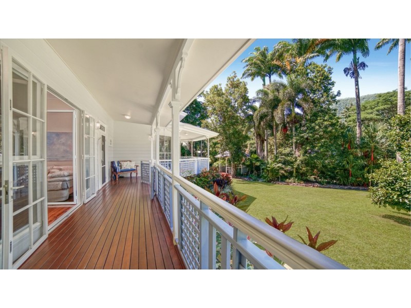 18-20 Woodridge Close, Redlynch QLD 4870