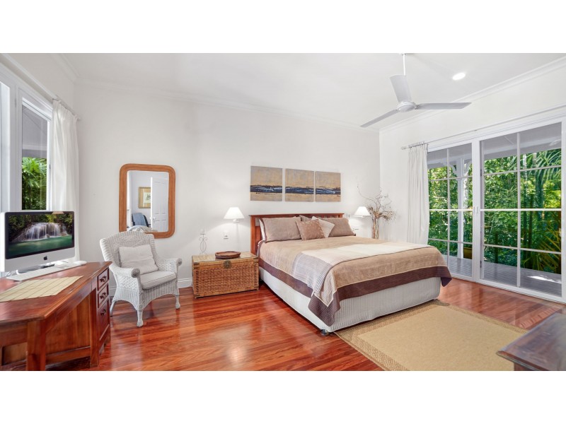 18-20 Woodridge Close, Redlynch QLD 4870