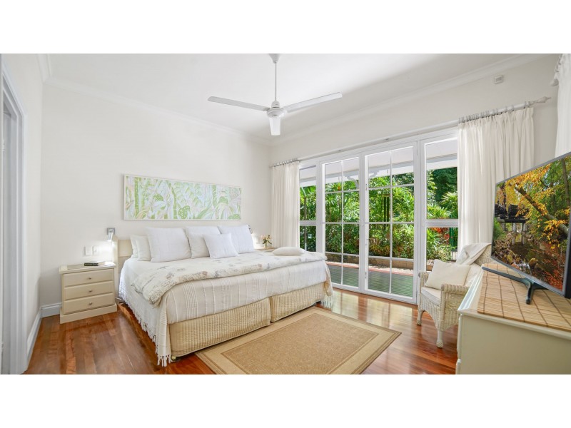18-20 Woodridge Close, Redlynch QLD 4870
