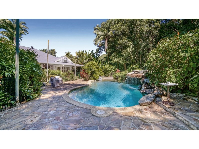 18-20 Woodridge Close, Redlynch QLD 4870