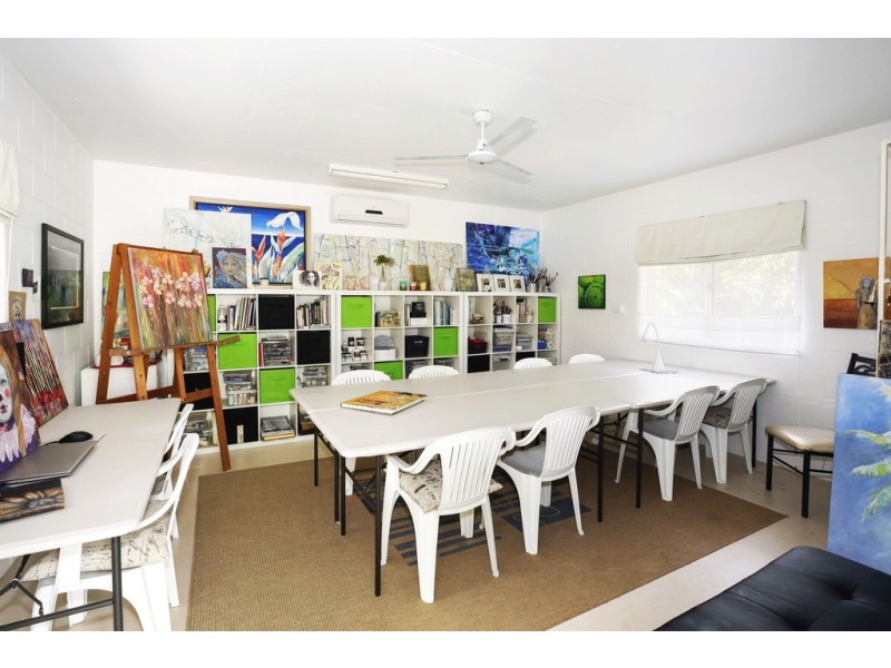 18-20 Woodridge Close, Redlynch QLD 4870