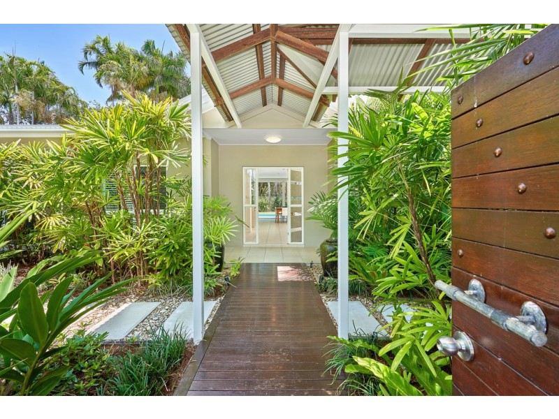 6 Lambus Street, Palm Cove QLD 4879