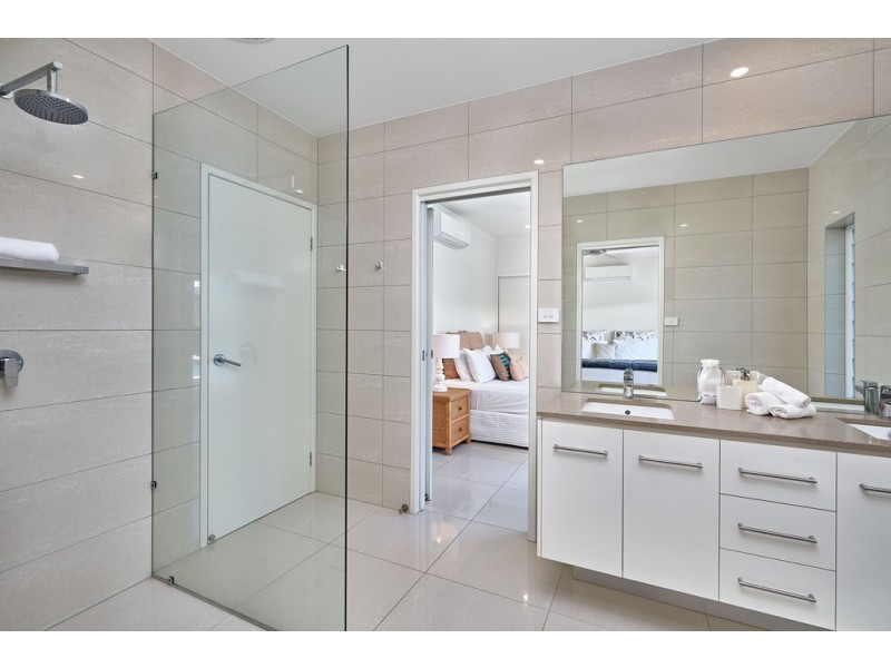 6 Lambus Street, Palm Cove QLD 4879