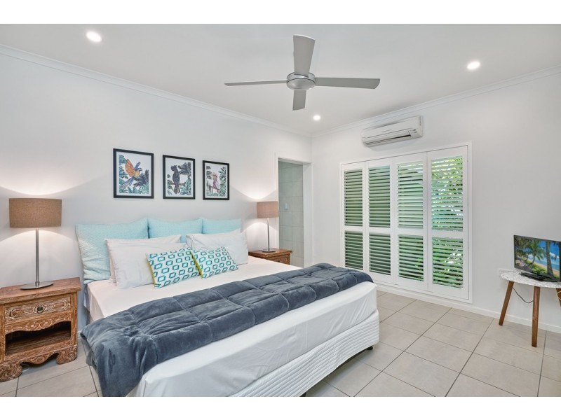 6 Lambus Street, Palm Cove QLD 4879