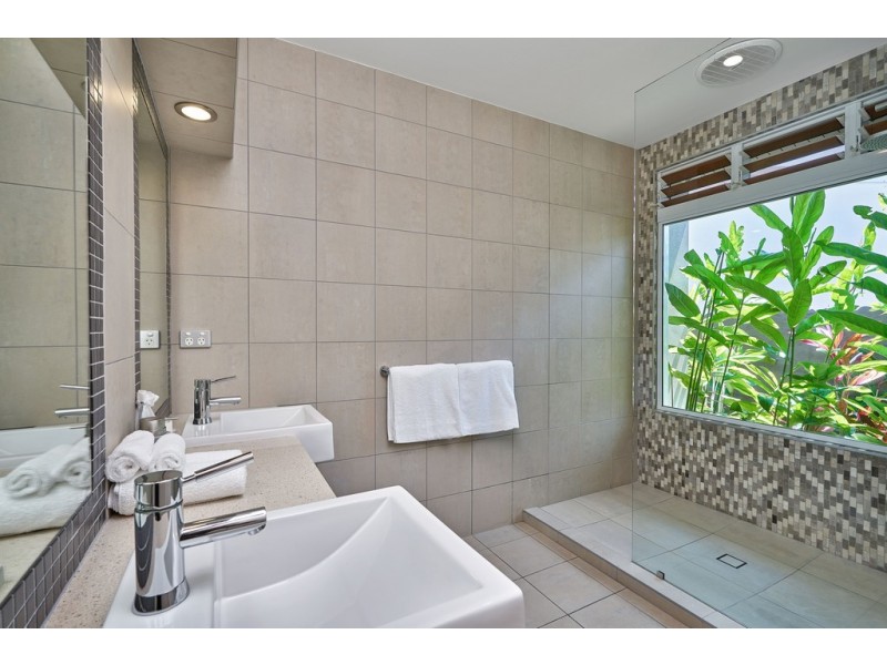 6 Lambus Street, Palm Cove QLD 4879