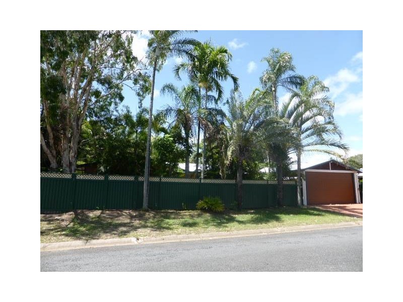5 Baronia Crescent, Holloways Beach QLD 4878