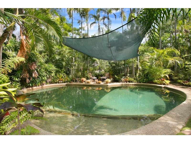 5 Baronia Crescent, Holloways Beach QLD 4878