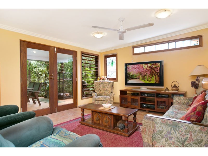 5 Baronia Crescent, Holloways Beach QLD 4878