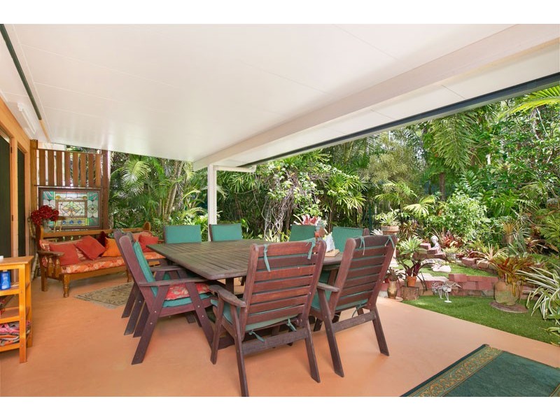5 Baronia Crescent, Holloways Beach QLD 4878