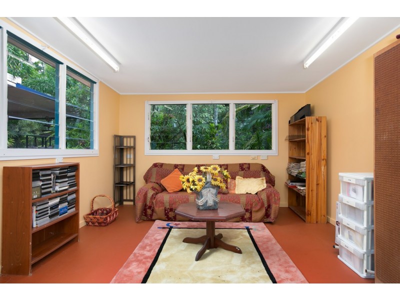 5 Baronia Crescent, Holloways Beach QLD 4878