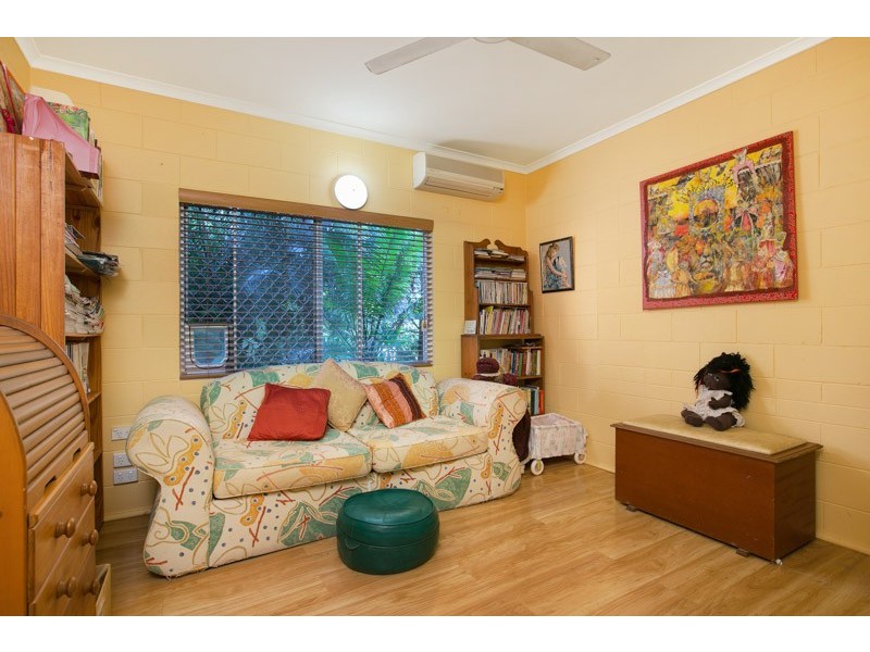 5 Baronia Crescent, Holloways Beach QLD 4878