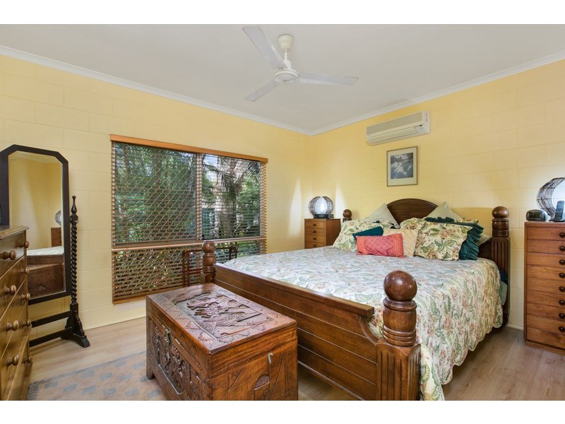 5 Baronia Crescent, Holloways Beach QLD 4878