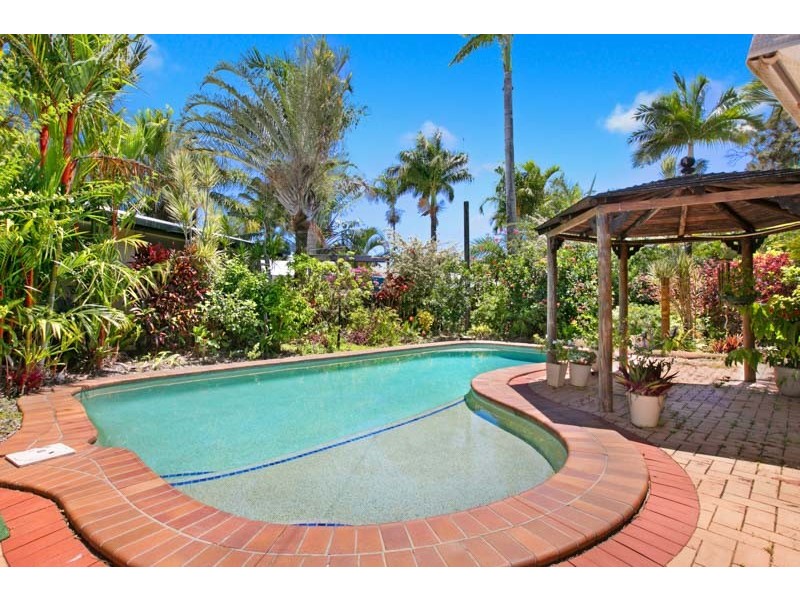 5 Conch Close, Trinity Beach QLD 4879