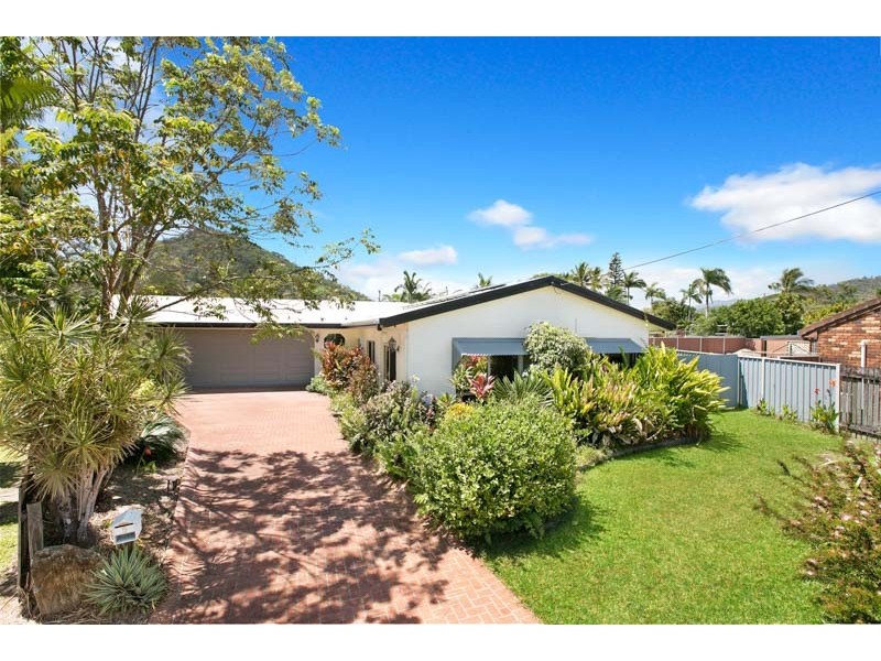 5 Conch Close, Trinity Beach QLD 4879