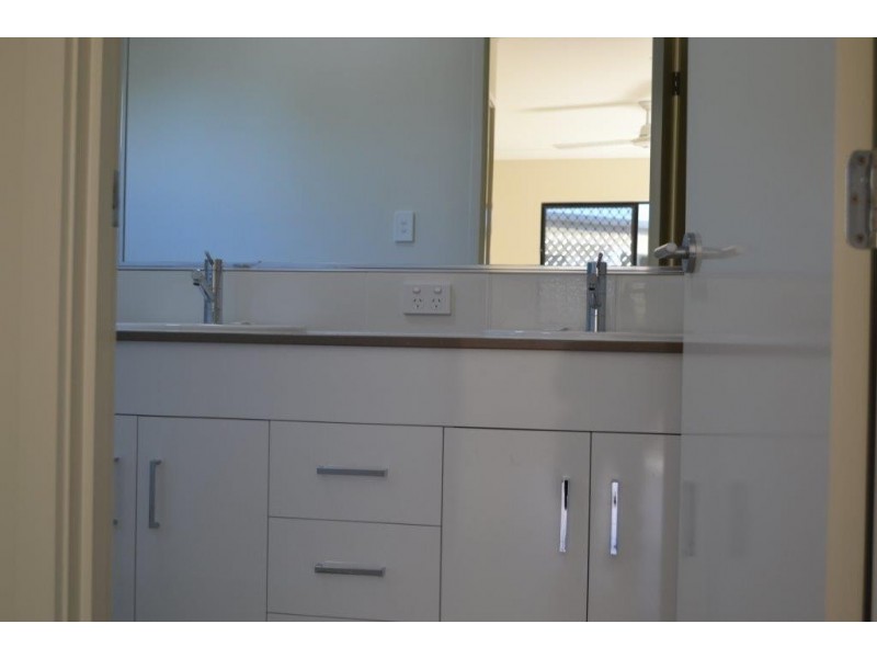 15 Hideaway Close, Palm Cove QLD 4879