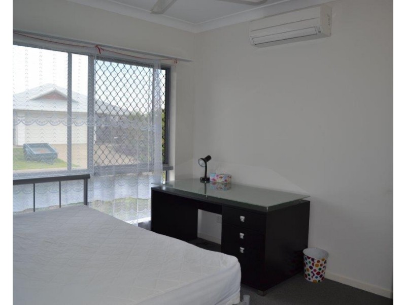 11 Murrinda Gardens, Trinity Park QLD 4879