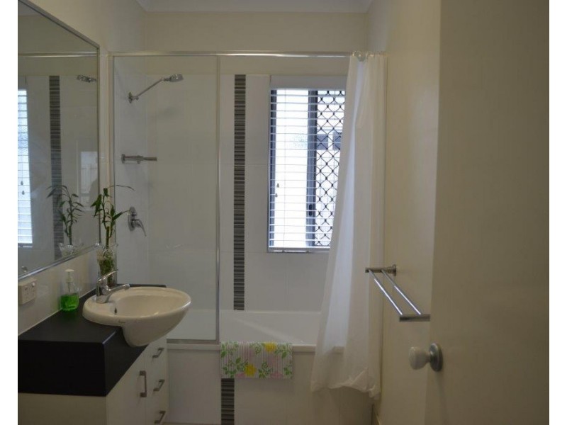 11 Murrinda Gardens, Trinity Park QLD 4879