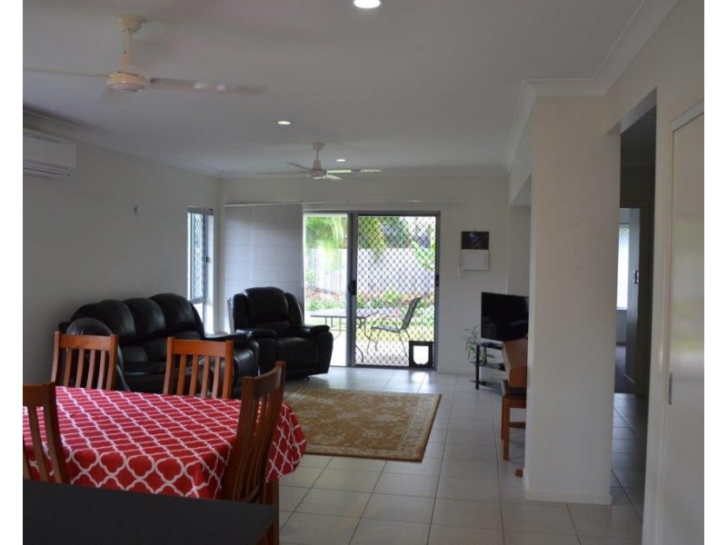 11 Murrinda Gardens, Trinity Park QLD 4879