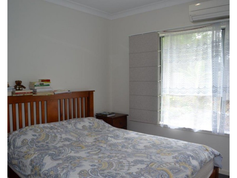 11 Murrinda Gardens, Trinity Park QLD 4879