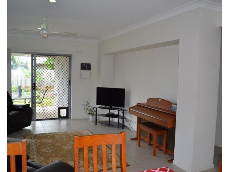 11 Murrinda Gardens, Trinity Park QLD 4879